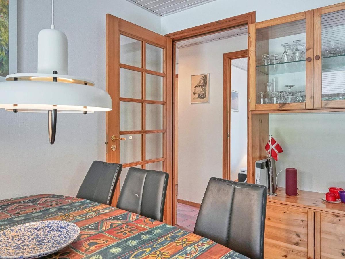 Three-Bedroom Holiday Home In Ronne 4 外观 照片
