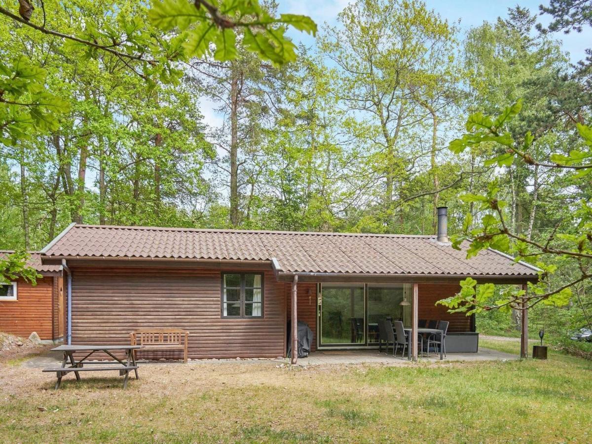Three-Bedroom Holiday Home In Ronne 4 外观 照片