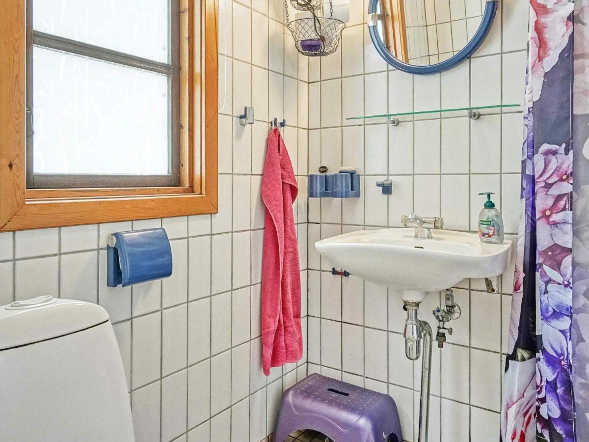 Three-Bedroom Holiday Home In Ronne 4 外观 照片